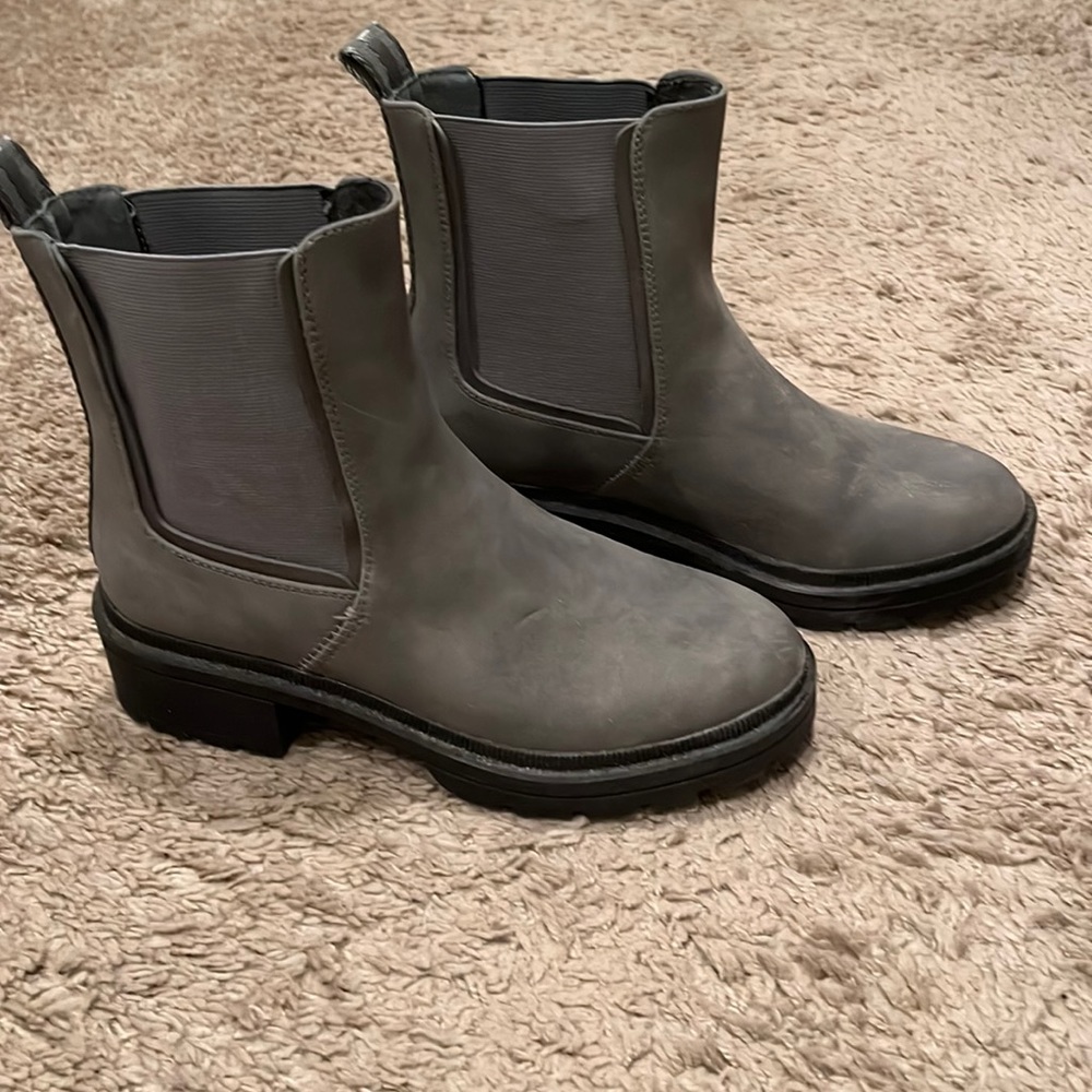 Women's gently used 3/4 gray slide on boots